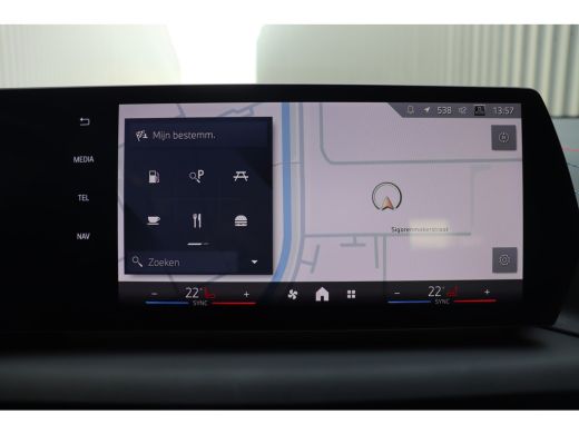 BMW 1 Serie 120 M Sport Automaat / Sportstoelen / Achteruitrijcamera / M Adaptief onderstel / Stoelverwarming ActivLease financial lease