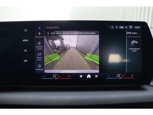 BMW 1 Serie 120 M Sport Automaat / Sportstoelen / Achteruitrijcamera / M Adaptief onderstel / Stoelverwarming ActivLease financial lease