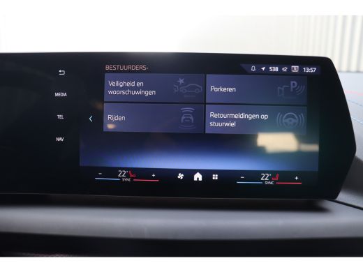 BMW 1 Serie 120 M Sport Automaat / Sportstoelen / Achteruitrijcamera / M Adaptief onderstel / Stoelverwarming ActivLease financial lease