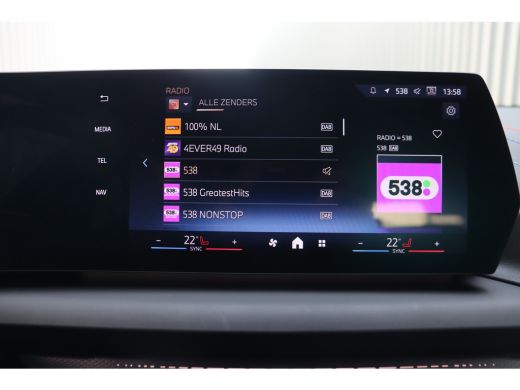 BMW 1 Serie 120 M Sport Automaat / Sportstoelen / Achteruitrijcamera / M Adaptief onderstel / Stoelverwarming ActivLease financial lease