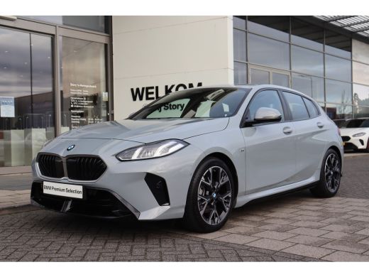 BMW 1 Serie 120 M Sport Automaat / Sportstoelen / Achteruitrijcamera / M Adaptief onderstel / Stoelverwarming ActivLease financial lease