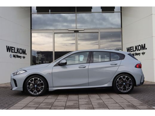 BMW 1 Serie 120 M Sport Automaat / Sportstoelen / Achteruitrijcamera / M Adaptief onderstel / Stoelverwarming ActivLease financial lease