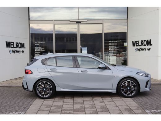 BMW 1 Serie 120 M Sport Automaat / Sportstoelen / Achteruitrijcamera / M Adaptief onderstel / Stoelverwarming ActivLease financial lease