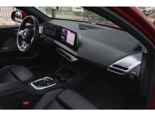 BMW 1 Serie 120 M Sport Automaat / Sportstoelen / Achteruitrijcamera / M Adaptief onderstel / Stoelverwarming ActivLease financial lease