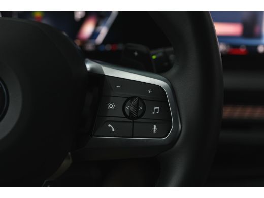 BMW 1 Serie 120 M Sport Automaat / Sportstoelen / Achteruitrijcamera / M Adaptief onderstel / Stoelverwarming ActivLease financial lease