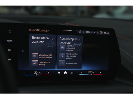 BMW 1 Serie 120 M Sport Automaat / Sportstoelen / Achteruitrijcamera / M Adaptief onderstel / Stoelverwarming ActivLease financial lease