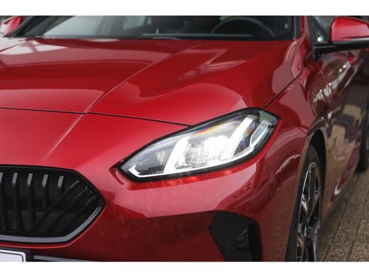 BMW 1 Serie 120 M Sport Automaat / Sportstoelen / Achteruitrijcamera / M Adaptief onderstel / Stoelverwarming ActivLease financial lease