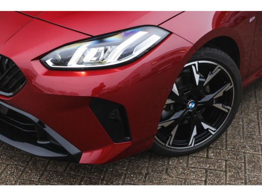 BMW 1 Serie 120 M Sport Automaat / Sportstoelen / Achteruitrijcamera / M Adaptief onderstel / Stoelverwarming ActivLease financial lease