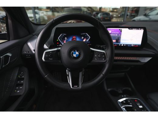 BMW 1 Serie 120 M Sport Automaat / Sportstoelen / Achteruitrijcamera / M Adaptief onderstel / Stoelverwarming ActivLease financial lease