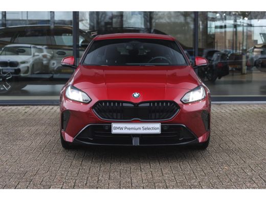 BMW 1 Serie 120 M Sport Automaat / Sportstoelen / Achteruitrijcamera / M Adaptief onderstel / Stoelverwarming ActivLease financial lease