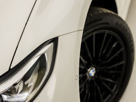 BMW 3 Serie Touring 318i Sportline 157Pk Automaat (APPLE CARPLAY, GROOT NAVI, ZWART HEMEL, LEDER, STOELVERWAR... ActivLease financial lease