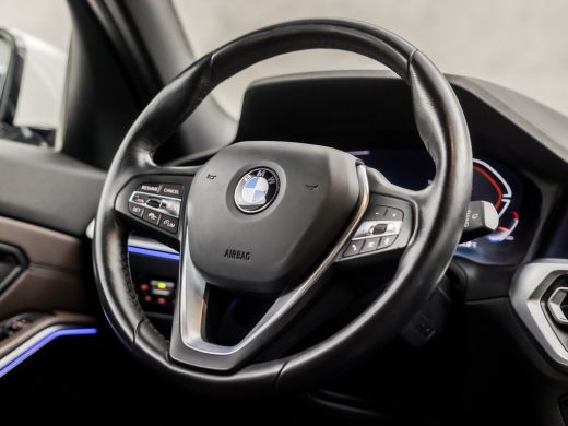 BMW 3 Serie Touring 318i Sportline 157Pk Automaat (APPLE CARPLAY, GROOT NAVI, ZWART HEMEL, LEDER, STOELVERWAR... ActivLease financial lease