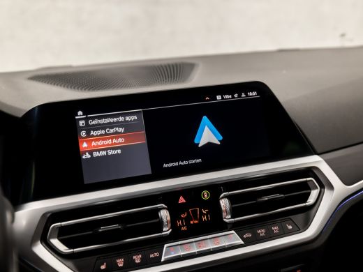 BMW 3 Serie Touring 318i Sportline 157Pk Automaat (APPLE CARPLAY, GROOT NAVI, ZWART HEMEL, LEDER, STOELVERWAR... ActivLease financial lease