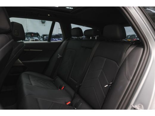 BMW 5 Serie Touring 520i High Executive M Sport Automaat / Panoramadak / Trekhaak / Comfort Access / Adaptiev... ActivLease financial lease