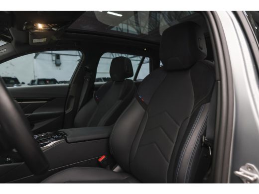 BMW 5 Serie Touring 520i High Executive M Sport Automaat / Panoramadak / Trekhaak / Comfort Access / Adaptiev... ActivLease financial lease