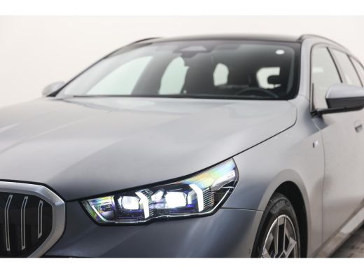 BMW 5 Serie Touring 520i High Executive M Sport Automaat / Panoramadak / Trekhaak / Comfort Access / Adaptiev... ActivLease financial lease