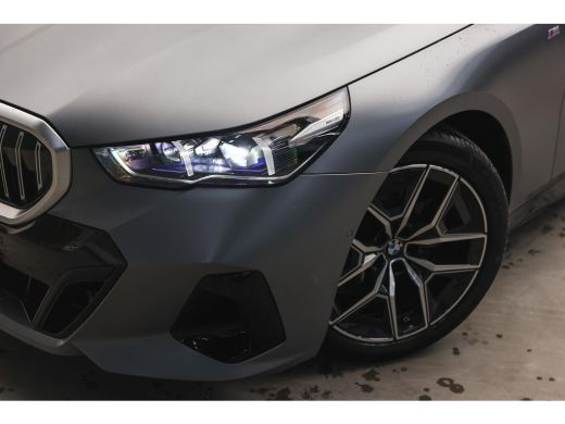 BMW 5 Serie Touring 520i High Executive M Sport Automaat / Panoramadak / Trekhaak / Comfort Access / Adaptiev... ActivLease financial lease