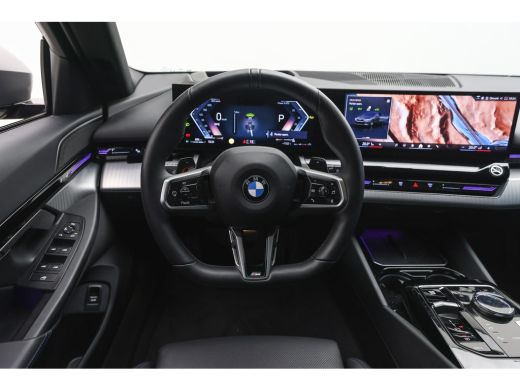 BMW 5 Serie Touring 520i High Executive M Sport Automaat / Panoramadak / Trekhaak / Comfort Access / Adaptiev... ActivLease financial lease