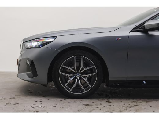 BMW 5 Serie Touring 520i High Executive M Sport Automaat / Panoramadak / Trekhaak / Comfort Access / Adaptiev... ActivLease financial lease