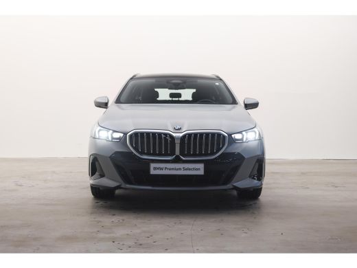BMW 5 Serie Touring 520i High Executive M Sport Automaat / Panoramadak / Trekhaak / Comfort Access / Adaptiev... ActivLease financial lease