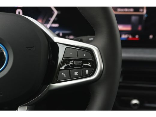 BMW i4 eDrive35 Gran Coup&eacute; High Executive M Sport / Schuif-kanteldak / Adaptieve LED / Active Cruise Con... ActivLease financial lease