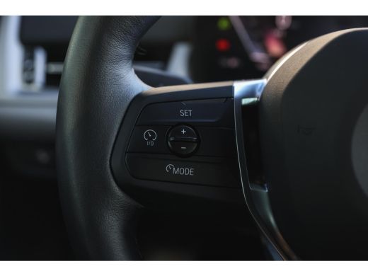 BMW iX1 xDrive30 / Sportstoelen / Achteruitrijcamera / M Adaptief onderstel / Comfort Access / Adaptieve LED ActivLease financial lease