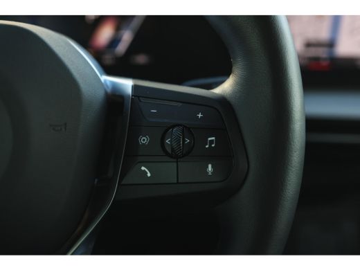 BMW iX1 xDrive30 / Sportstoelen / Achteruitrijcamera / M Adaptief onderstel / Comfort Access / Adaptieve LED ActivLease financial lease