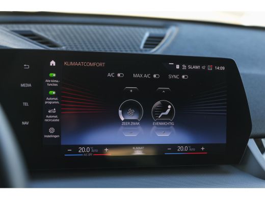 BMW iX1 xDrive30 / Sportstoelen / Achteruitrijcamera / M Adaptief onderstel / Comfort Access / Adaptieve LED ActivLease financial lease