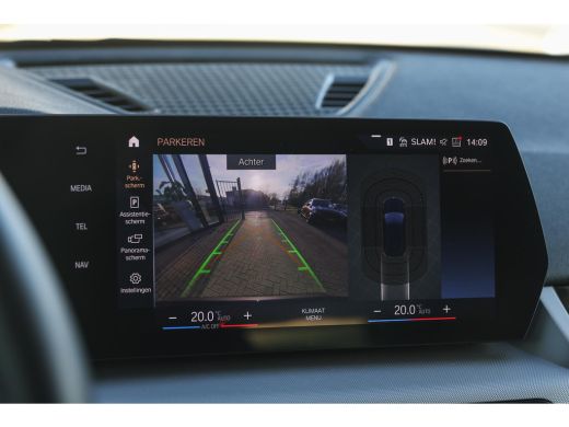 BMW iX1 xDrive30 / Sportstoelen / Achteruitrijcamera / M Adaptief onderstel / Comfort Access / Adaptieve LED ActivLease financial lease