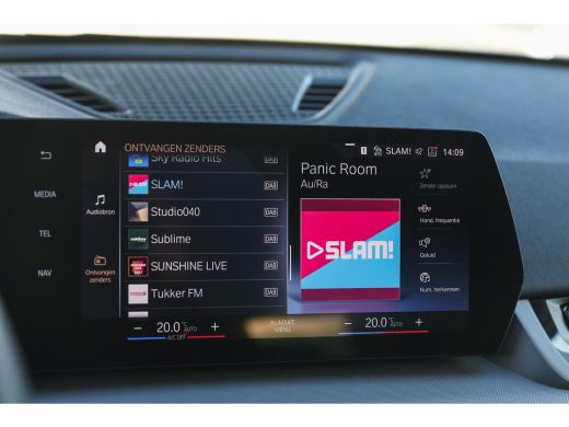 BMW iX1 xDrive30 / Sportstoelen / Achteruitrijcamera / M Adaptief onderstel / Comfort Access / Adaptieve LED ActivLease financial lease