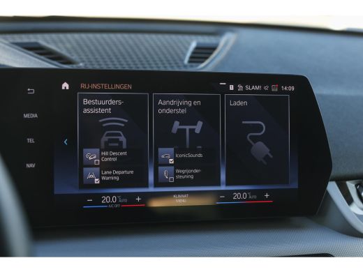 BMW iX1 xDrive30 / Sportstoelen / Achteruitrijcamera / M Adaptief onderstel / Comfort Access / Adaptieve LED ActivLease financial lease