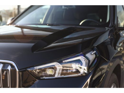 BMW iX1 xDrive30 / Sportstoelen / Achteruitrijcamera / M Adaptief onderstel / Comfort Access / Adaptieve LED ActivLease financial lease