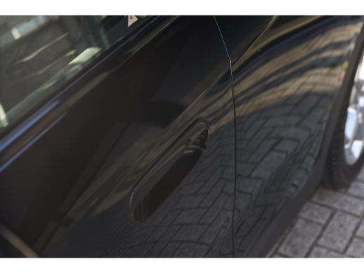 BMW iX1 xDrive30 / Sportstoelen / Achteruitrijcamera / M Adaptief onderstel / Comfort Access / Adaptieve LED ActivLease financial lease