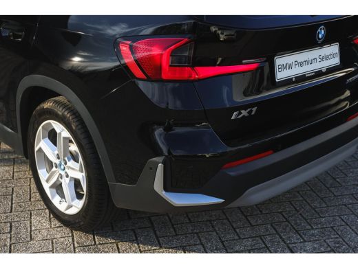 BMW iX1 xDrive30 / Sportstoelen / Achteruitrijcamera / M Adaptief onderstel / Comfort Access / Adaptieve LED ActivLease financial lease