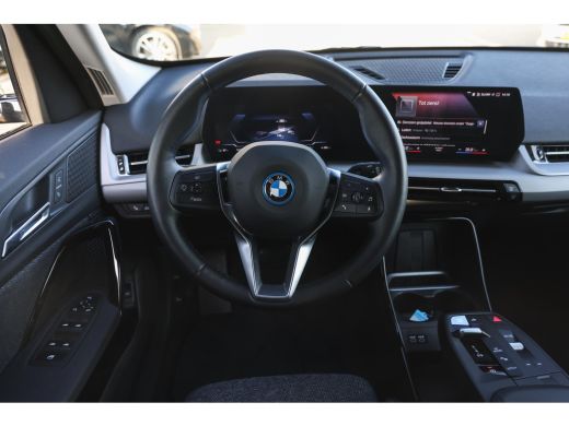 BMW iX1 xDrive30 / Sportstoelen / Achteruitrijcamera / M Adaptief onderstel / Comfort Access / Adaptieve LED ActivLease financial lease