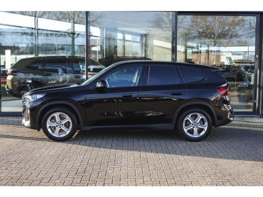 BMW iX1 xDrive30 / Sportstoelen / Achteruitrijcamera / M Adaptief onderstel / Comfort Access / Adaptieve LED ActivLease financial lease