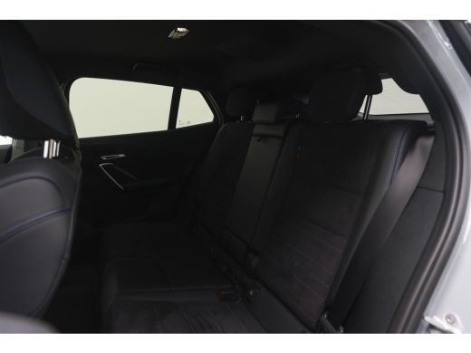 BMW iX2 eDrive20 M Sport / Sportstoelen / Achteruitrijcamera / M Adaptief onderstel ActivLease financial lease