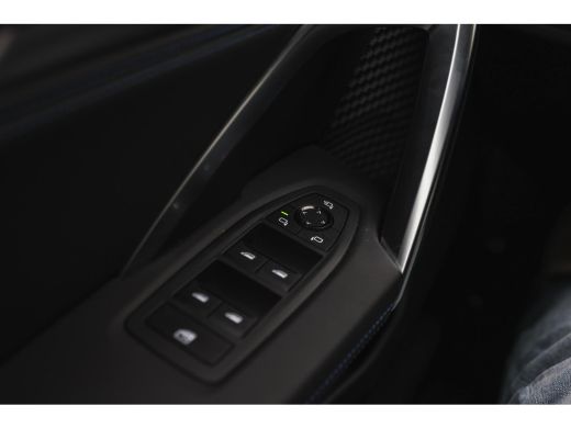 BMW iX2 eDrive20 M Sport / Sportstoelen / Achteruitrijcamera / M Adaptief onderstel ActivLease financial lease