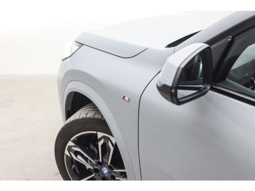 BMW iX2 eDrive20 M Sport / Sportstoelen / Achteruitrijcamera / M Adaptief onderstel ActivLease financial lease