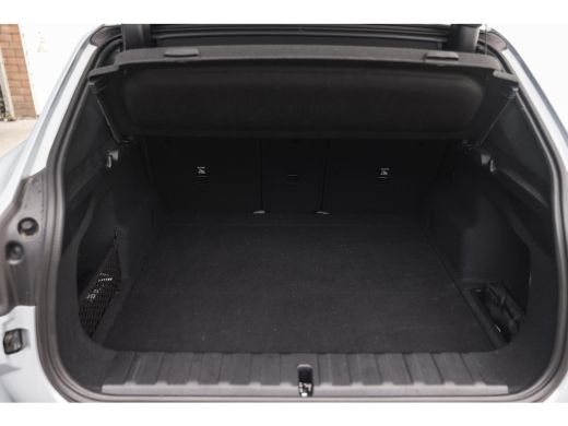 BMW iX2 eDrive20 M Sport / Sportstoelen / Achteruitrijcamera / M Adaptief onderstel ActivLease financial lease