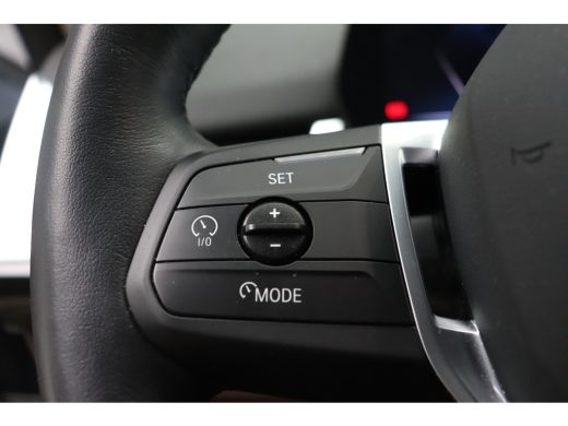 BMW iX2 eDrive20 / Sportstoelen / Achteruitrijcamera / Comfort Access / Adaptieve LED ActivLease financial lease