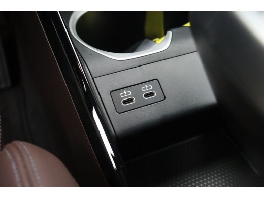 BMW iX2 eDrive20 / Sportstoelen / Achteruitrijcamera / Comfort Access / Adaptieve LED ActivLease financial lease