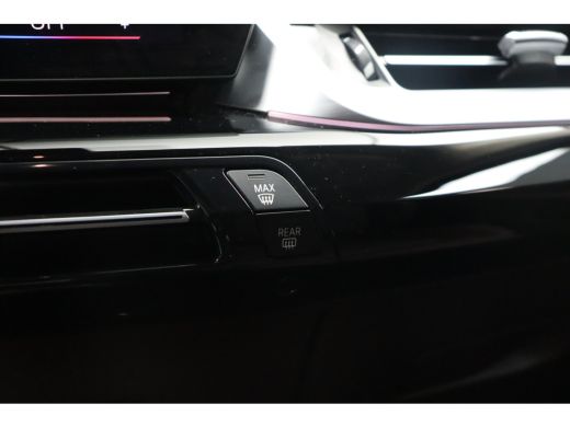 BMW iX2 eDrive20 / Sportstoelen / Achteruitrijcamera / Comfort Access / Adaptieve LED ActivLease financial lease