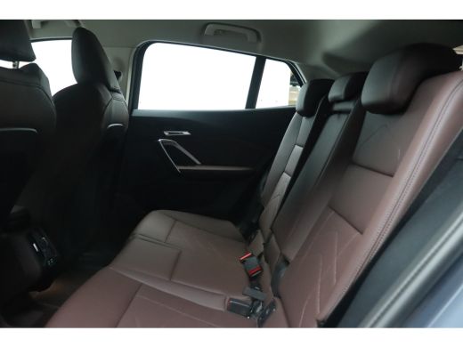 BMW iX2 eDrive20 / Sportstoelen / Achteruitrijcamera / Comfort Access / Adaptieve LED ActivLease financial lease