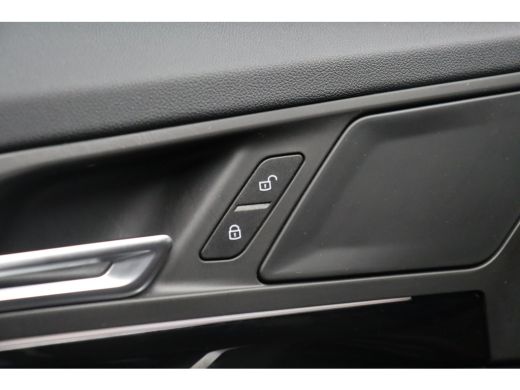 BMW iX2 eDrive20 / Sportstoelen / Achteruitrijcamera / Comfort Access / Adaptieve LED ActivLease financial lease