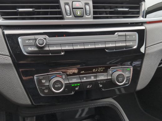 BMW X1 xDrive25e | Plug-In | Sportstoelen | Camera | Elektrische Klep | Cruise Control ActivLease financial lease