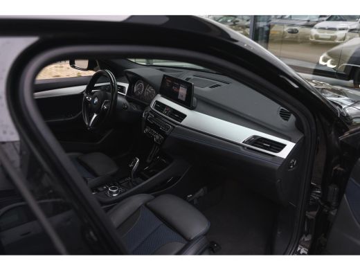 BMW X2 sDrive18i M Sport Automaat / Panoramadak / Sportstoelen / Achteruitrijcamera / M Sportonderstel /... ActivLease financial lease