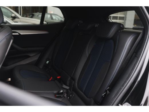 BMW X2 sDrive18i M Sport Automaat / Panoramadak / Sportstoelen / Achteruitrijcamera / M Sportonderstel /... ActivLease financial lease