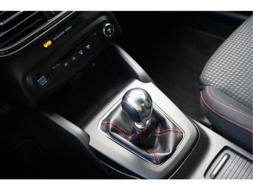 Ford Focus 1.0 EcoBoost Hybrid ST Line Navi Incl. afleverbeurt en 12 Bovag garantie ActivLease financial lease