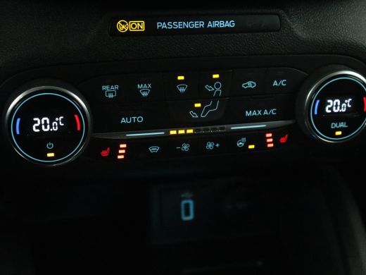 Ford Focus 1.5 EcoBoost Active | Stoel & stuurverwarming | Trekhaak | Camera | Adaptive cruise | Carplay | N... ActivLease financial lease